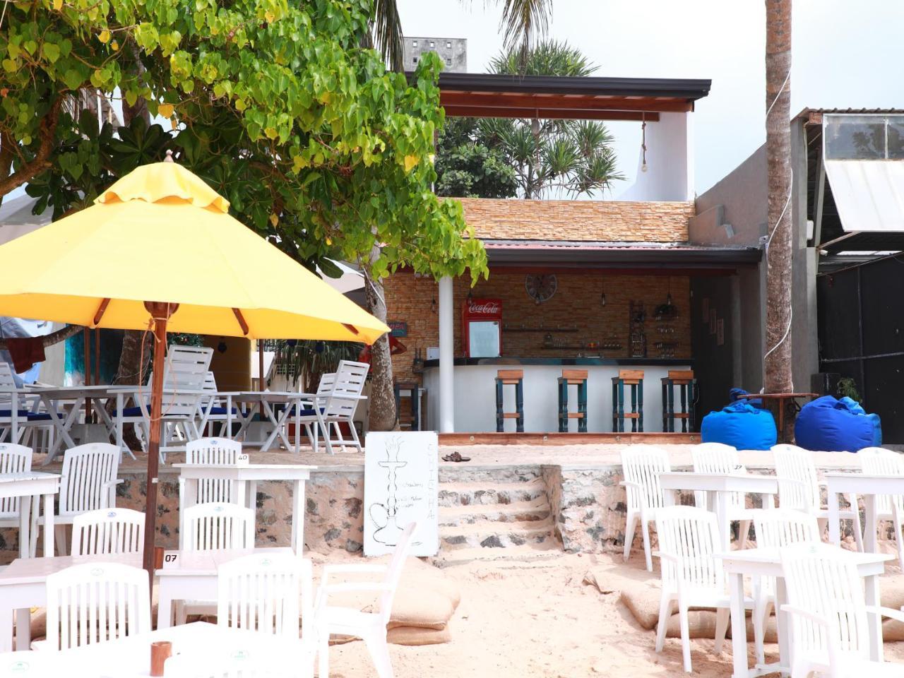 Fresh Wave Mirissa - Beach Front Exterior photo
